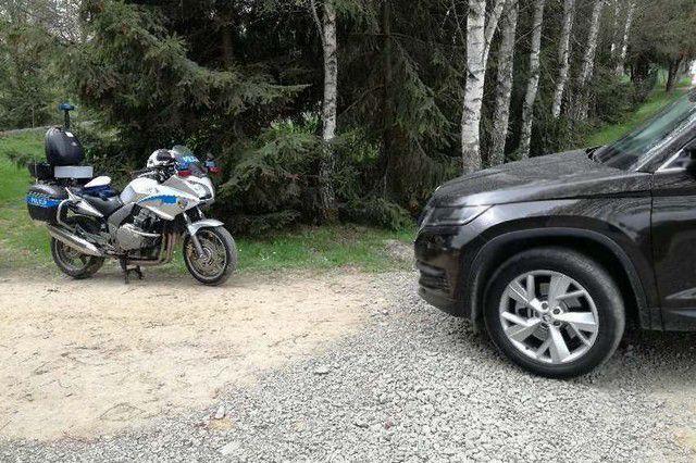 Przekroczył prędkość i chciał przekupić policjantów