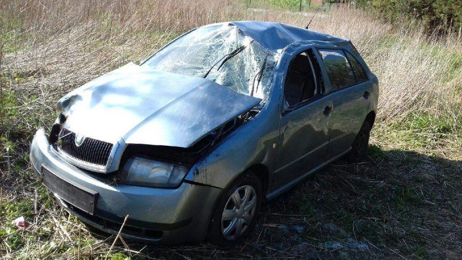 Skoda wypadła z ronda i spadła ze skarpy. 5 kobiet w szpitalu