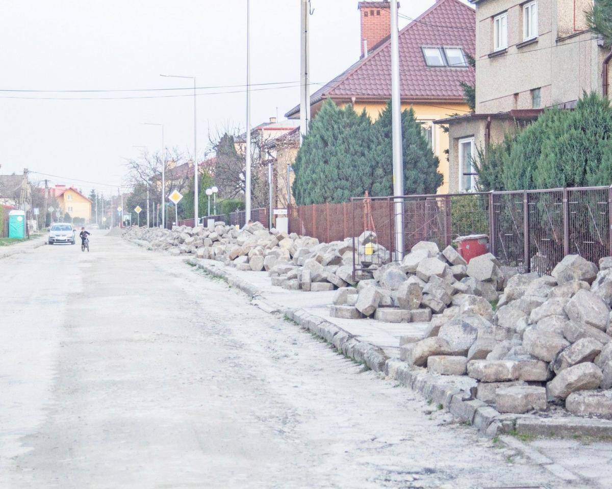 Plac budowy na Jana Pawła jeszcze długo pozostanie otwarty?