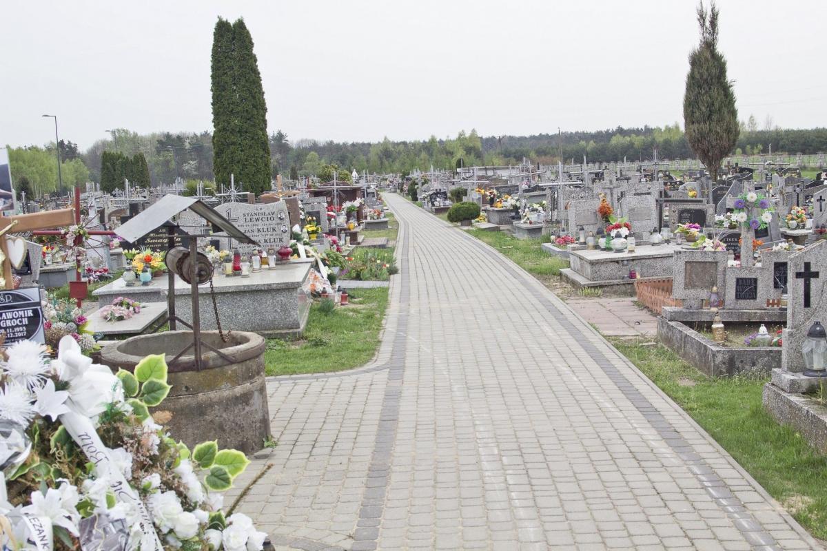 Tryńcza wciąż żyje tragicznym wypadkiem. Doszło do dewastacji grobów?