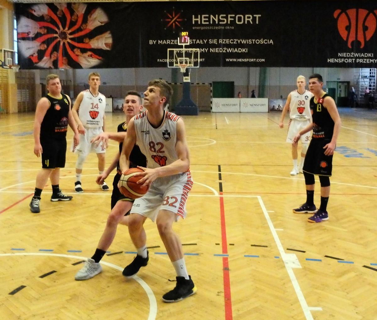 Koszykarze Hensfortu w finale batalii o II ligę