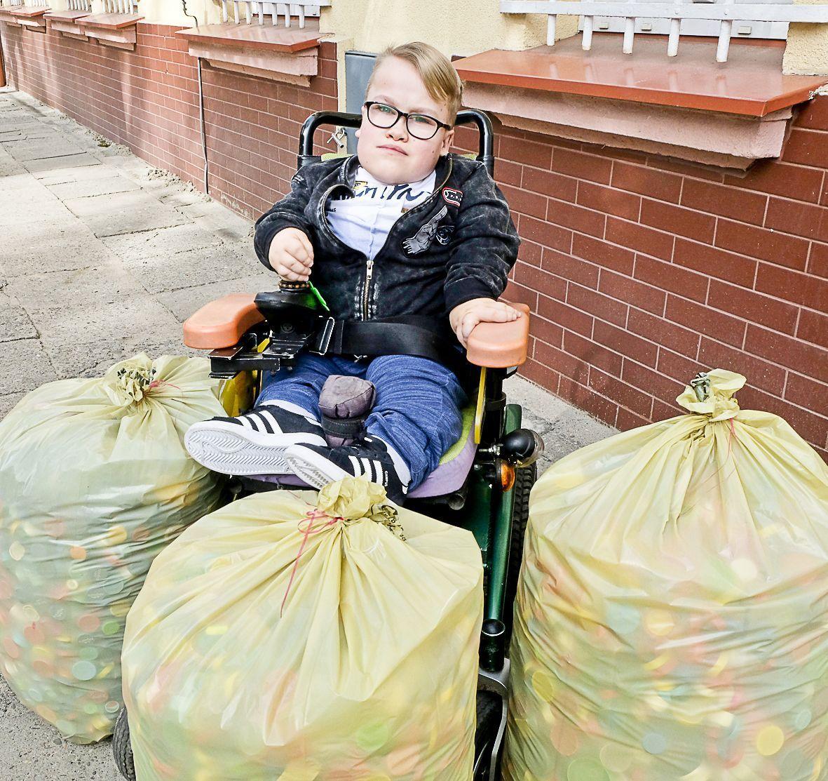 Piękny gest Kuby. 50 kg nakrętek dla Bartka!