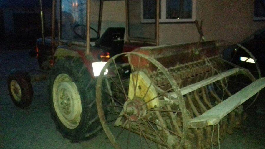 9-latek włożył rękę do siewnika