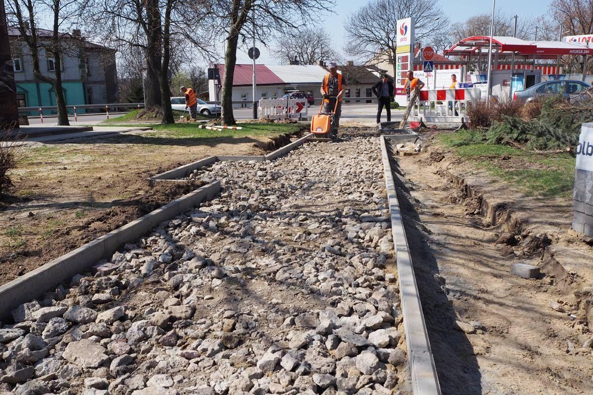 Wiosenne porządki na ulicach. Będzie nowy chodnik [ZDJĘCIA]