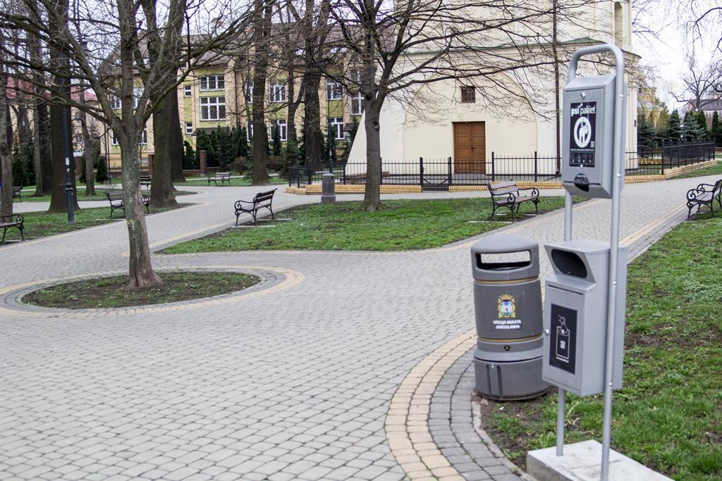 Czy 30 nowych pojemników załatwi problem psich kup?