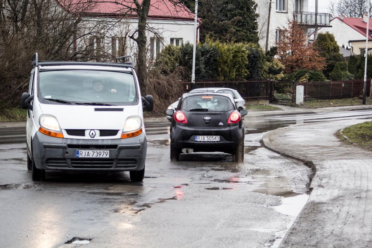 Góry i doliny na  Skarbowskiego i Pogodnej