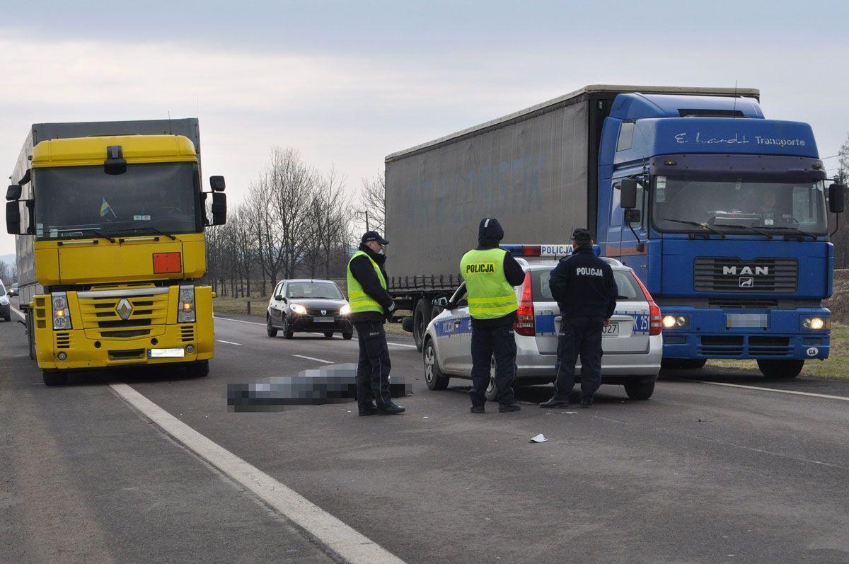 Tragedia w Medyce. Zginął kierowca tira [ZDJĘCIA]