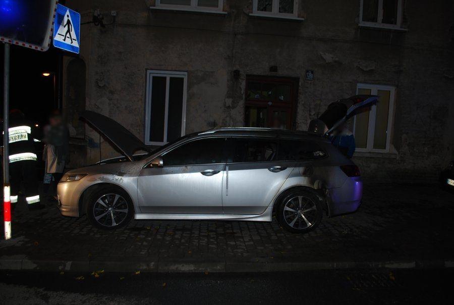 Policjanci zatrzymali podpalaczy aut z Przemyśla [ZDJĘCIA]