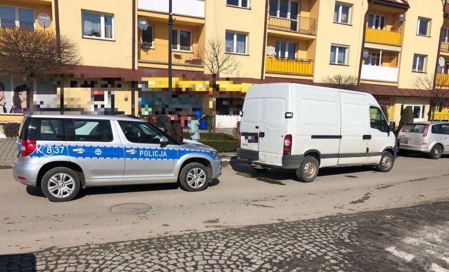 Kierowca busa uszkodził 3 auta. Miał 4,5 promila!
