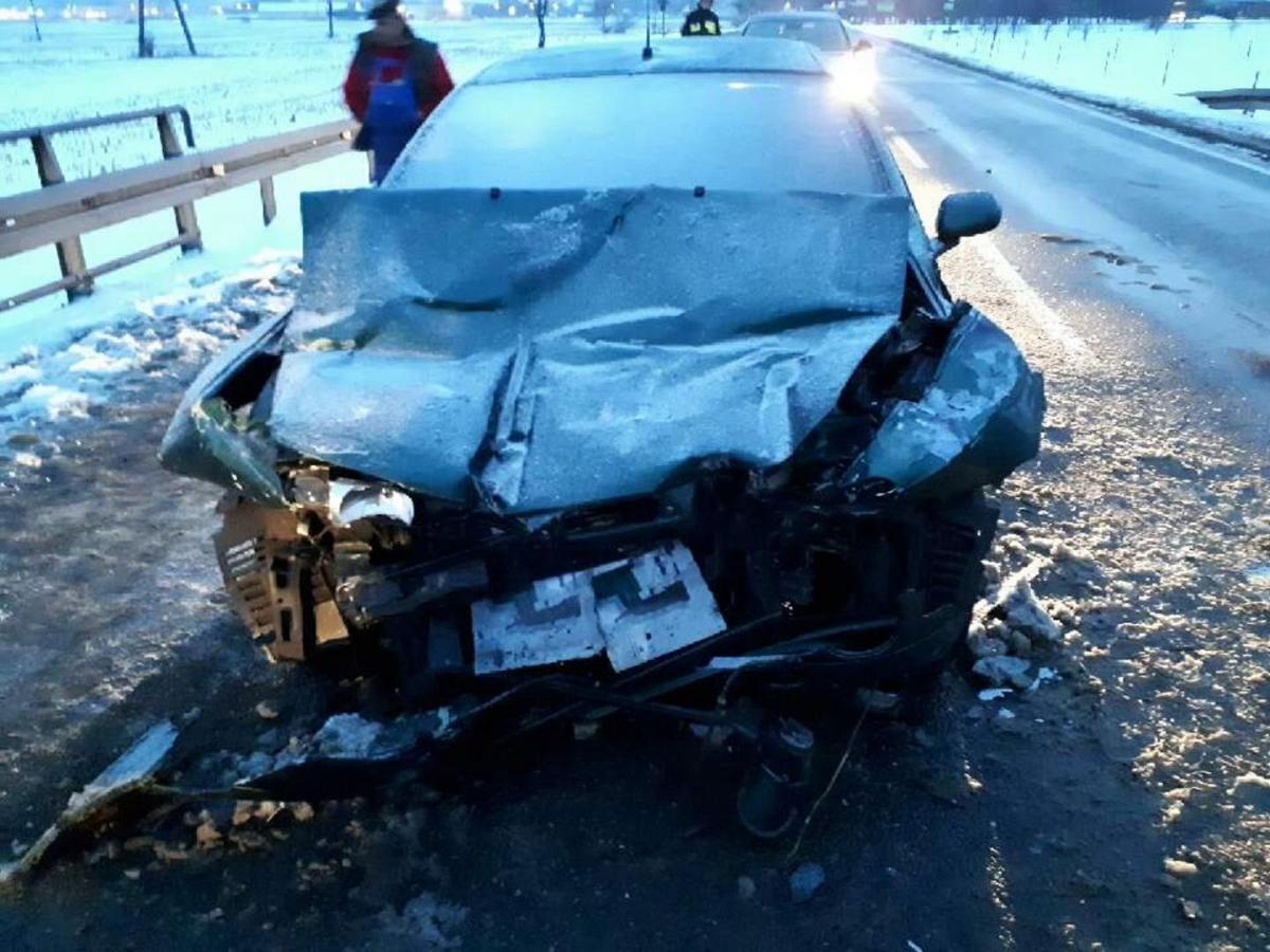 Wypadek w Hurku. Fiat uderzył w ciężarówkę [ZDJĘCIA]