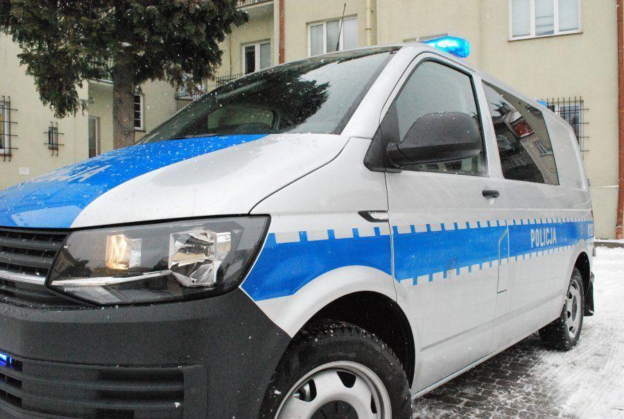 Ukradła puszki z datkami