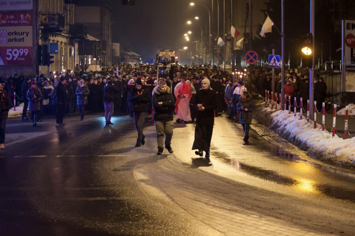 Droga krzyżowa ulicami miasta [ZDJĘCIA]