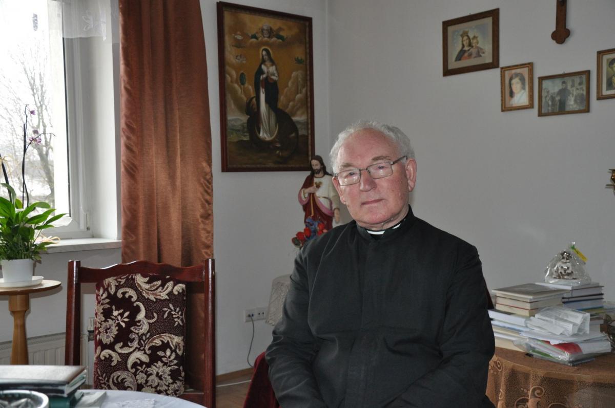 Przemyski ksiądz Pater z Krzyżem Kawalerskim Orderu Odrodzenia Polski