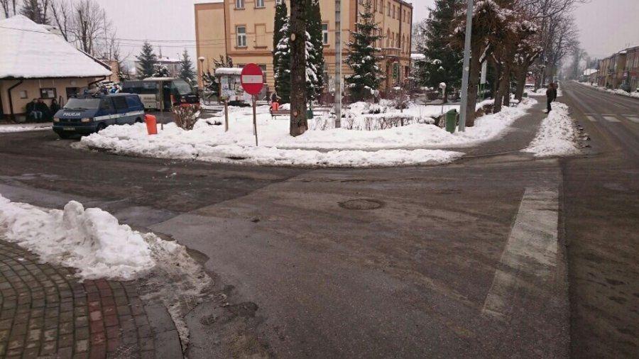 Potrącenie rowerzystki na skrzyżowaniu w Dubiecku