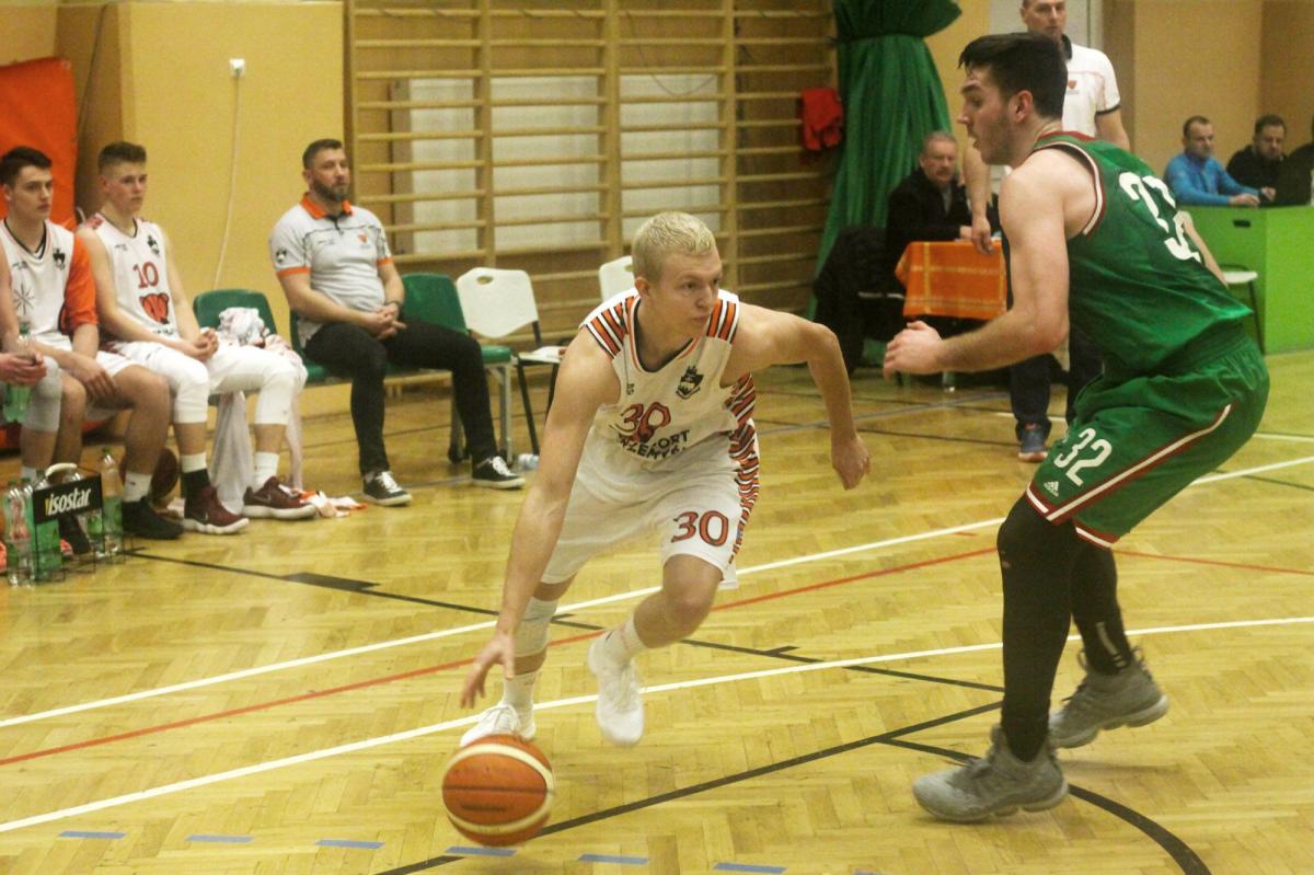 Za wysokie progi dla 18-latków Hensfortu