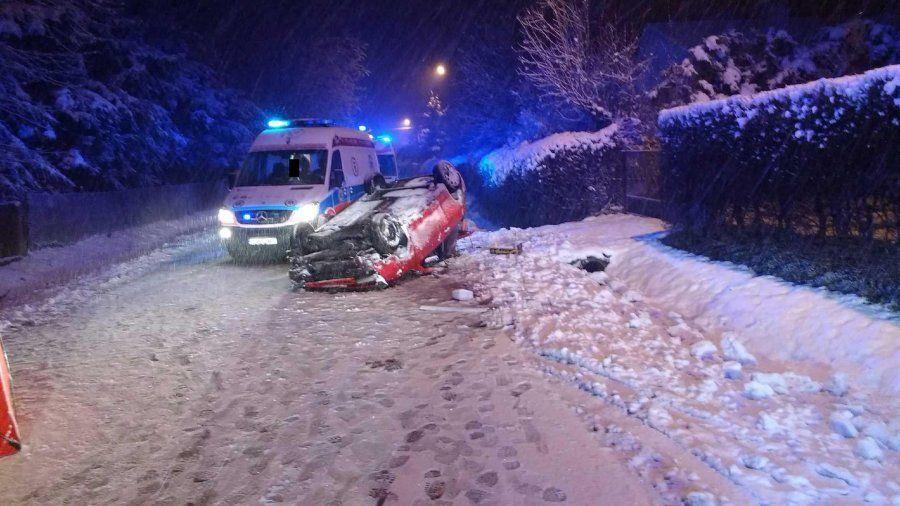 18-letni kierujący uderzył w przepust i dachował. Zginął na miejscu