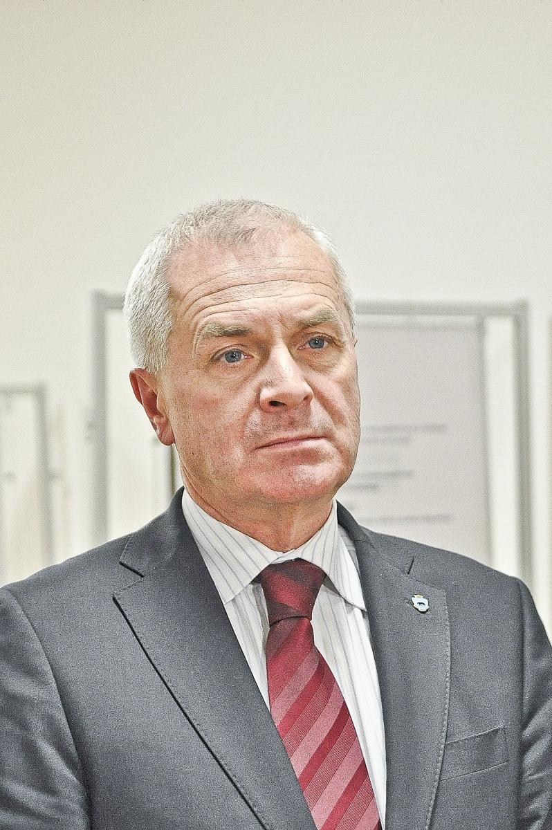 Czy prezydent Choma zasłużył na podwyżkę?