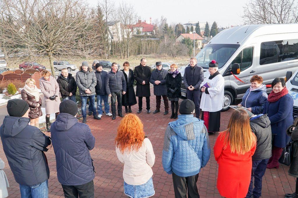 Dwa profesjonalne autobusy dla niepełnosprawnych
