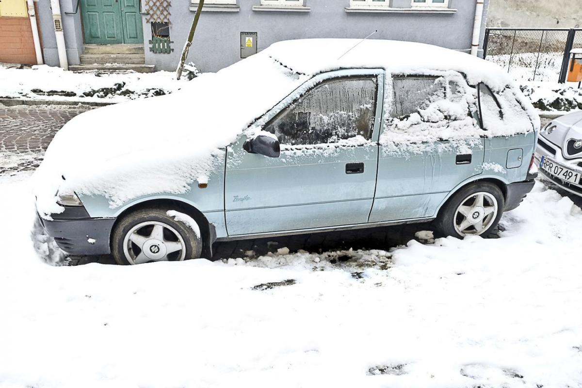 Kto nocuje w aucie na Śnigurskiego w Przemyślu?