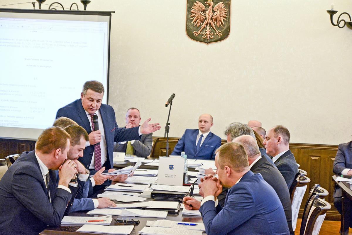 Afera o korupcyjnym podłożu czy początek brudnej kampanii?