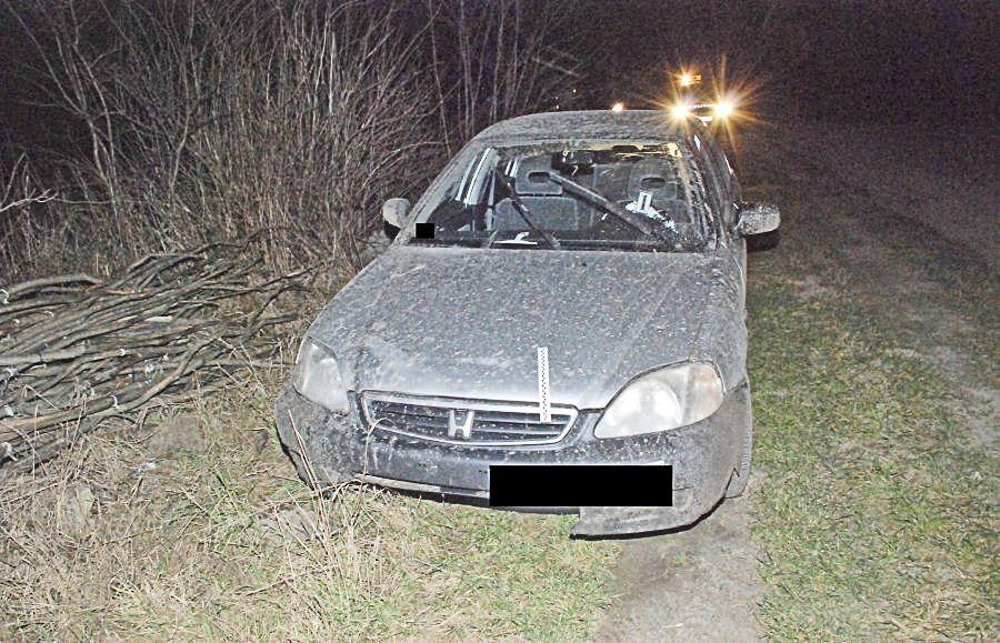 3 nastolatków chciało sobie pojeździć, więc „pożyczyli” hondę civic