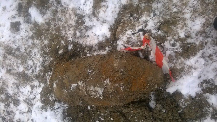 W pobliżu torów znaleziono bombę lotniczą