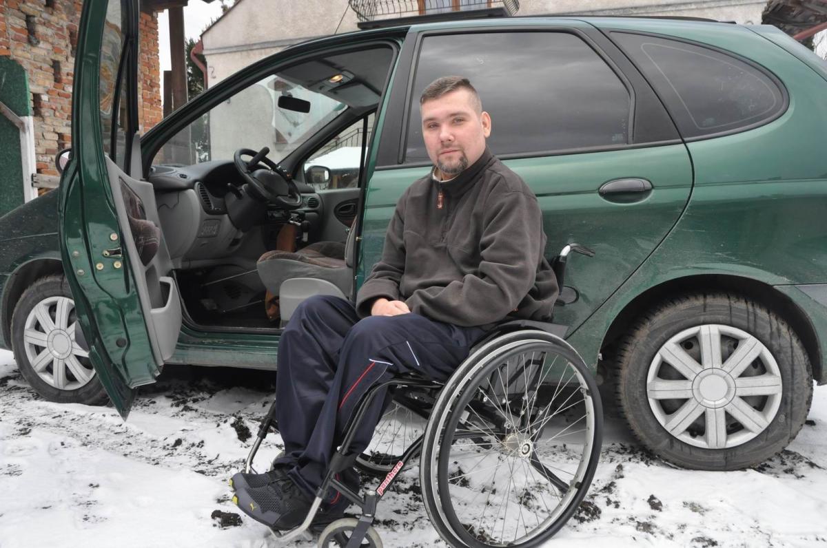 Po wypadku ruszał tylko głową. Teraz jeździ samochodem