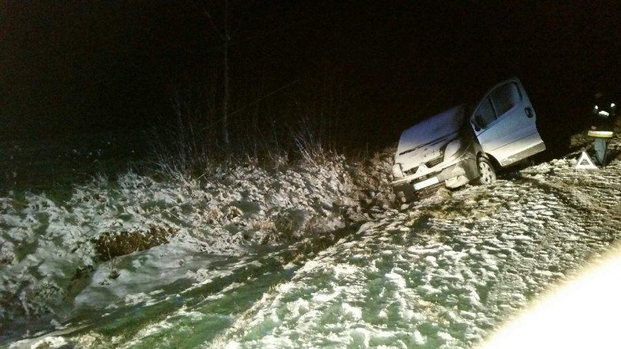 Wypadek busa. Ucierpiała 60-letnia pasażerka [ZDJĘCIA]