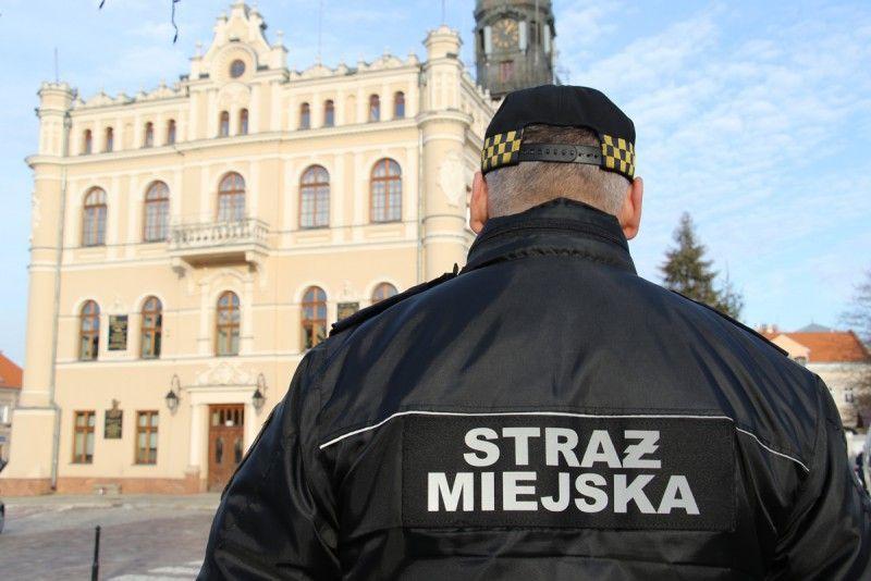 Padł ci akumulator? Zadzwoń po straż miejską!
