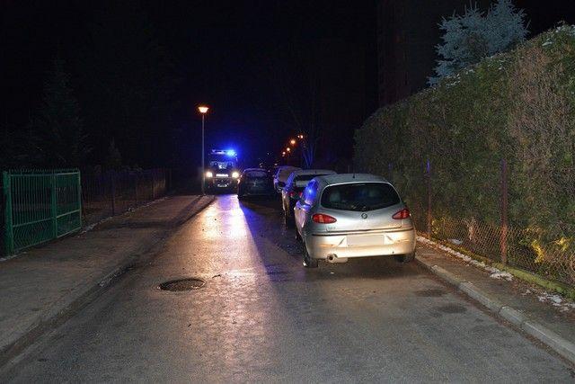 Pijana kierująca uszkodziła dwa zaparkowane pojazdy [ZDJĘCIA]