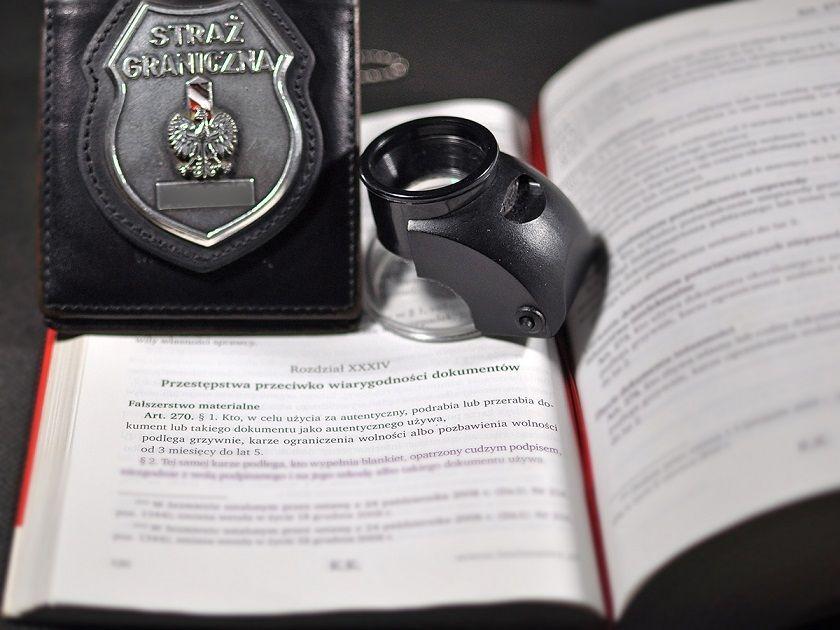 Fałszują paszporty, prawa jazdy i wizy