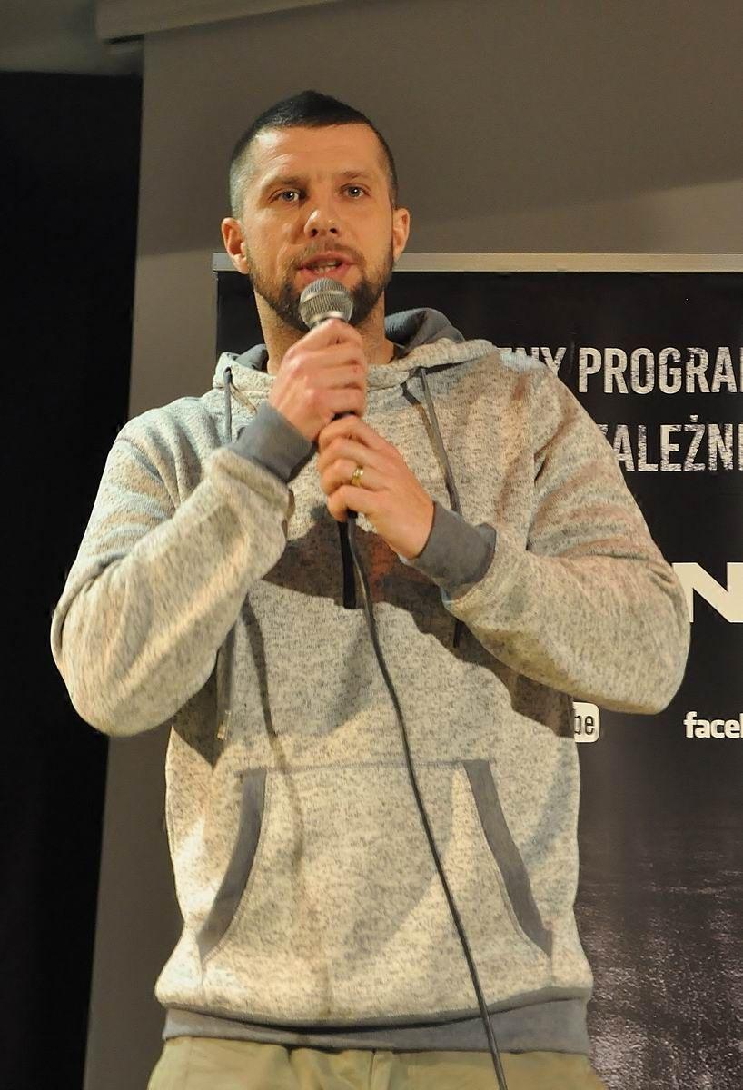 Andrzej: – Mam za sobą 99 grobów