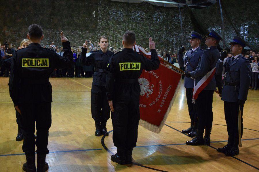 119 nowych policjantów złożyło dziś ślubowanie [ZDJĘCIA]