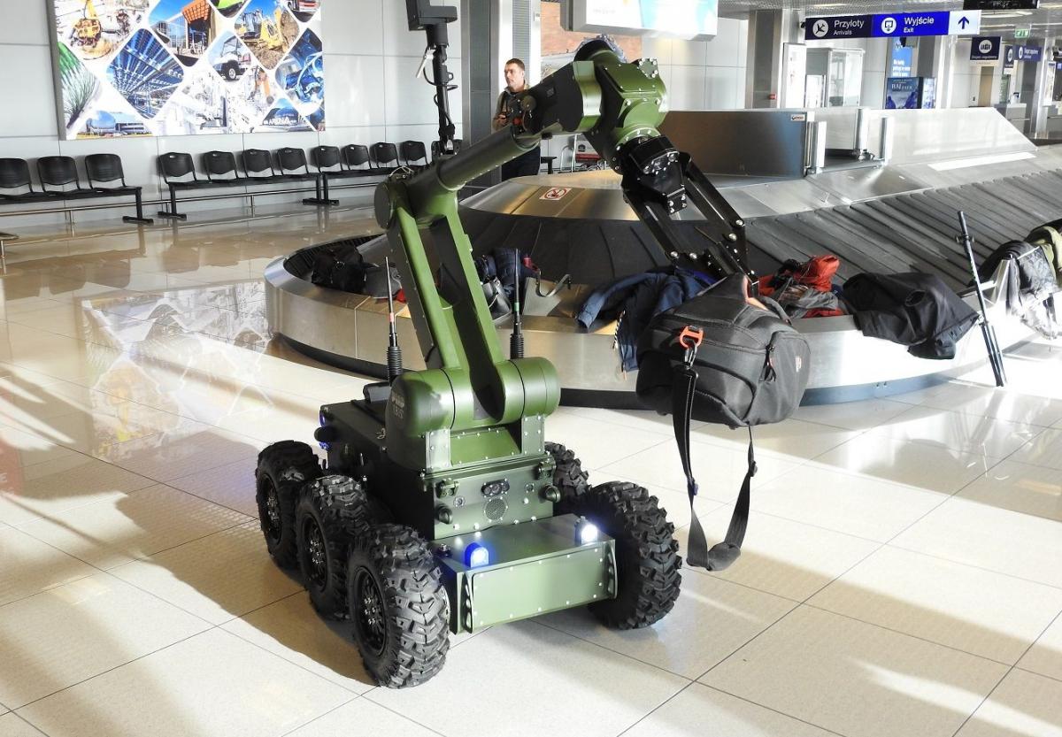 Robot pirotechniczny dla lotniczego przejścia granicznego w Rzeszowie-Jasionce