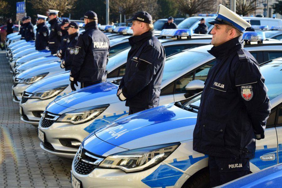 Policjanci z regionu dostali 45 nowych radiowozów