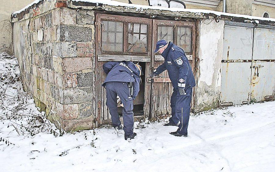 Policjanci ruszyli z pomocą bezdomnym