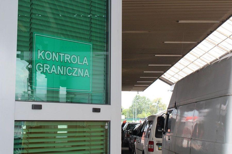 Roczny zakaz dla podróżnej. Chciała wręczyć łapówkę