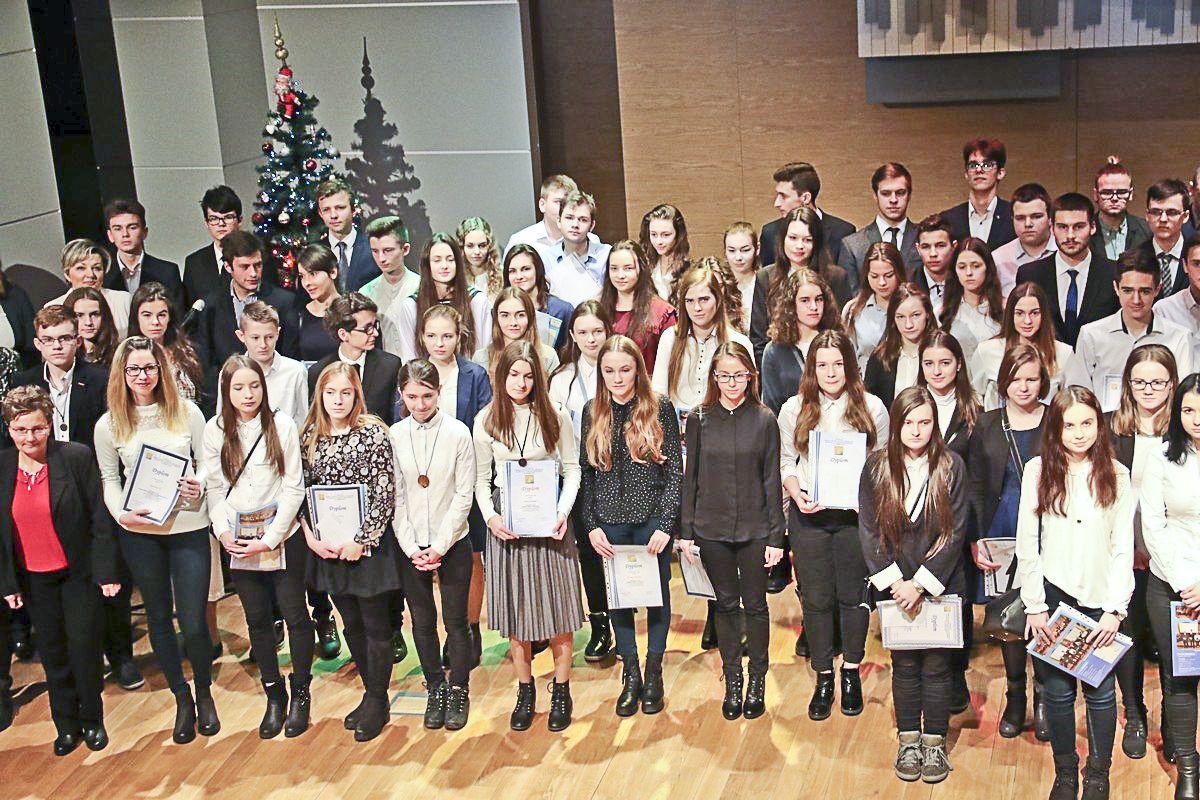 163 osoby ze stypendium fundacji Zielińskich