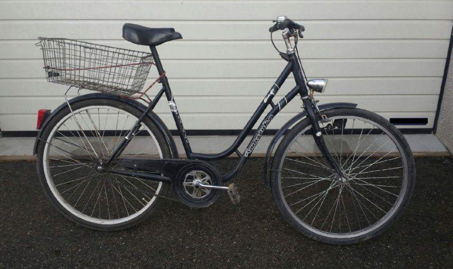 Kto zapomniał wziąć rower sprzed sklepu?