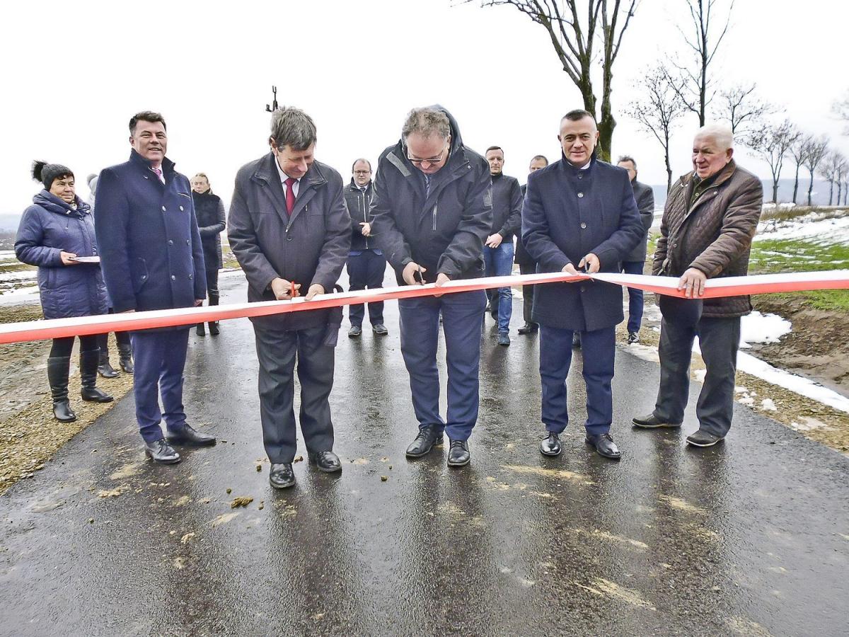 Między Młodowicami a Sierakoścami pojedziemy jak po dywanie