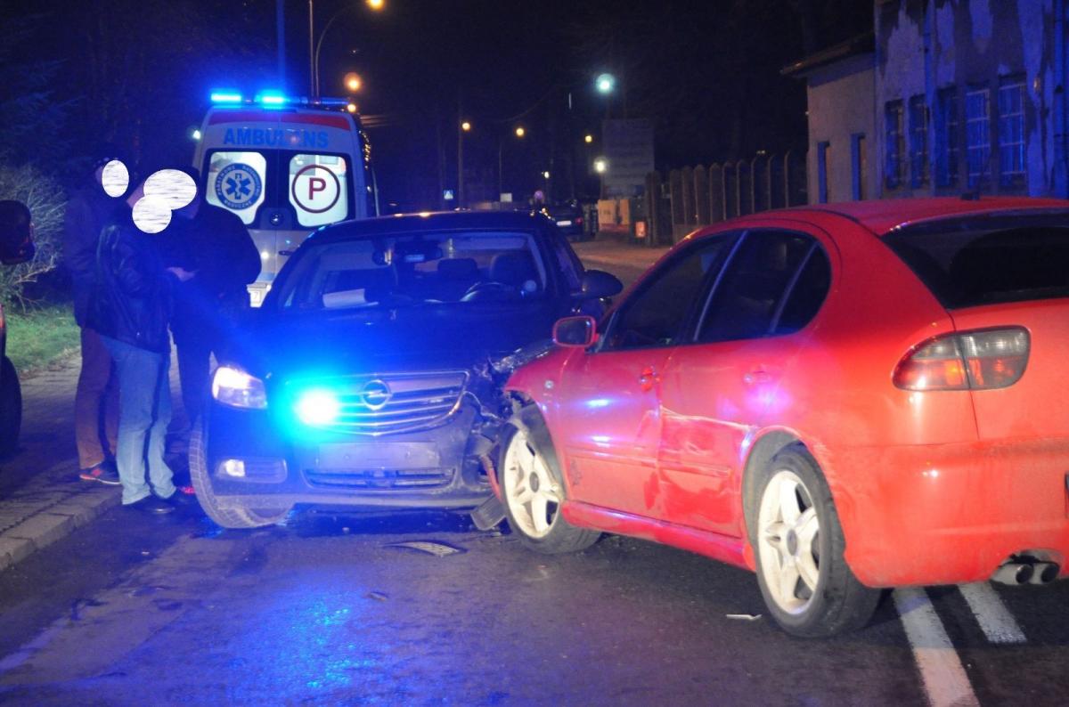 Wypadek z udziałem radiowozu [ZDJĘCIA, AKTUALIZACJA]