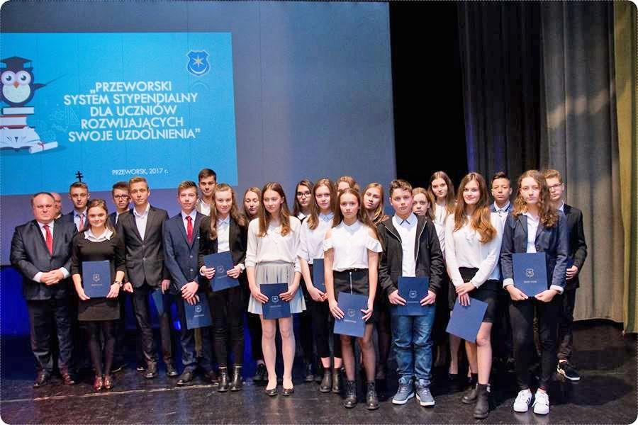 Burmistrz Przeworska wręczył stypendia