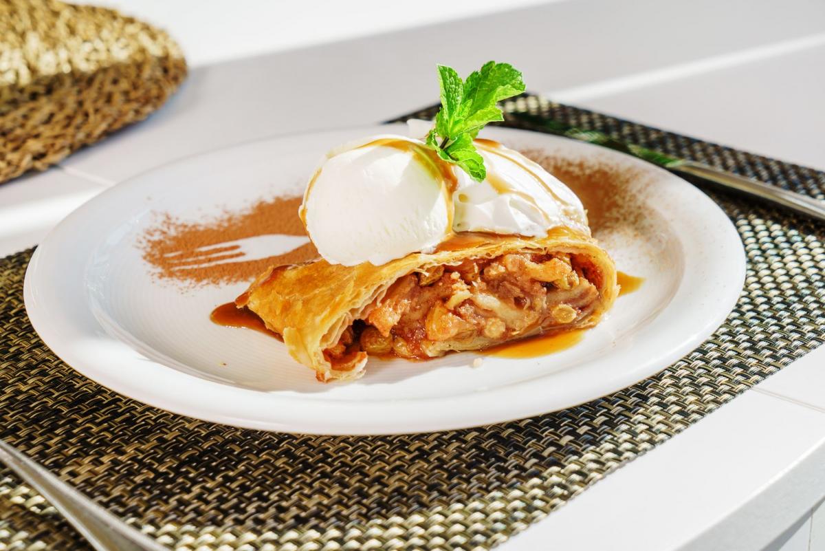 Strudel jabłkowy w cieście filo