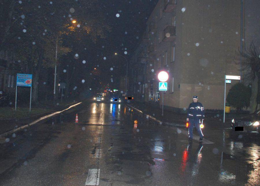 Tragiczny wypadek. Zmarła piesza potrącona na przejściu