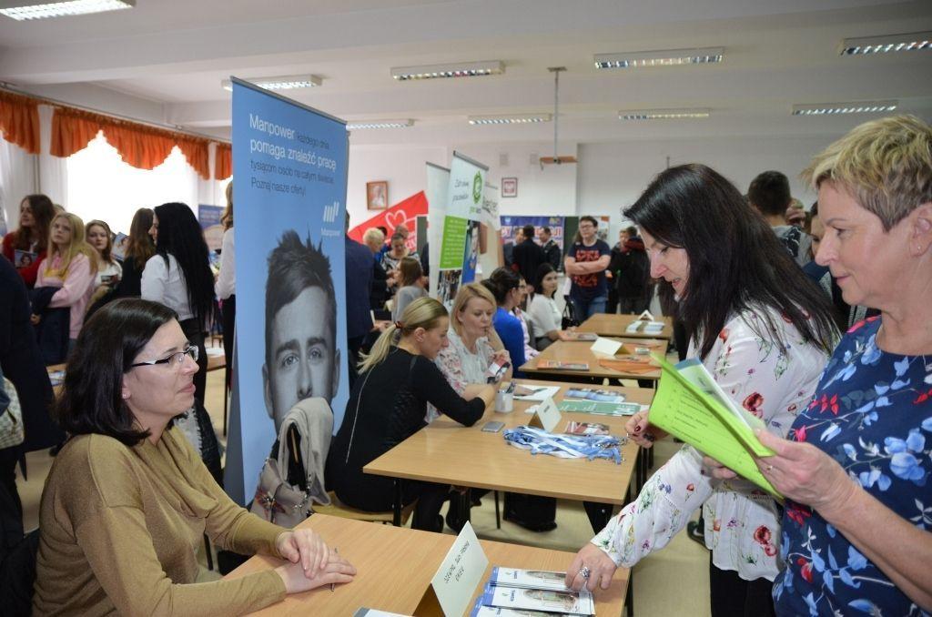 Poznali aktualne oferty. Targi Pracy w Przeworsku [ZDJĘCIA]