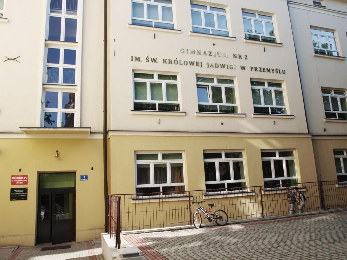 Odjęli pieniędzy trasie podziemnej, dodali byłemu gimnazjum