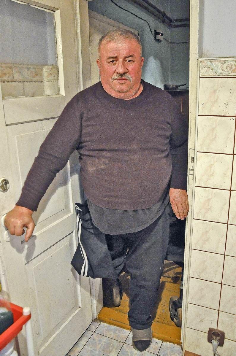 Chciał przegonić kreta, stracił nogę