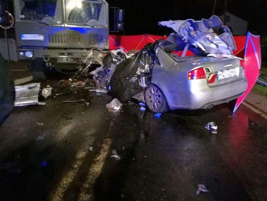 Tragiczny wypadek. Nie żyje 2 młodych mężczyzn, 3 poważnie rannych