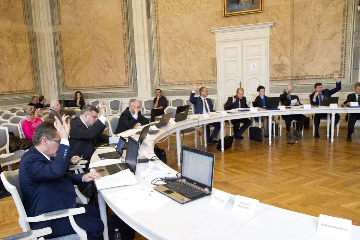 Mały koalicyjny zgrzyt na linii PiS – Regia Civitas