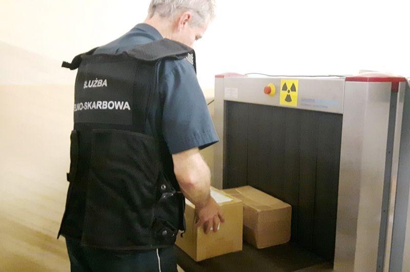 Celnicy zakwestionowali 970 telefonów